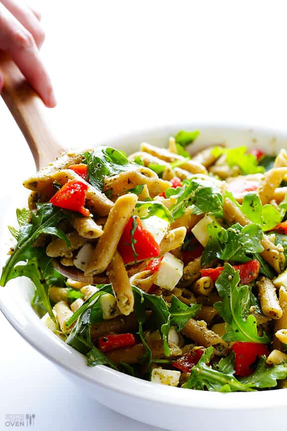 5 Ingredient Pasta Salad Recipe -- super quick and easy, super flavorful, and SUPER good! | gimmesomeoven.com 5 Ingredient Pasta Salad Recipe -- quick and easy to prepare, and full of the BEST Italian flavors. Perfect for potlucks, picnics, or just a regular weeknight dinner. | gimmesomeoven.com