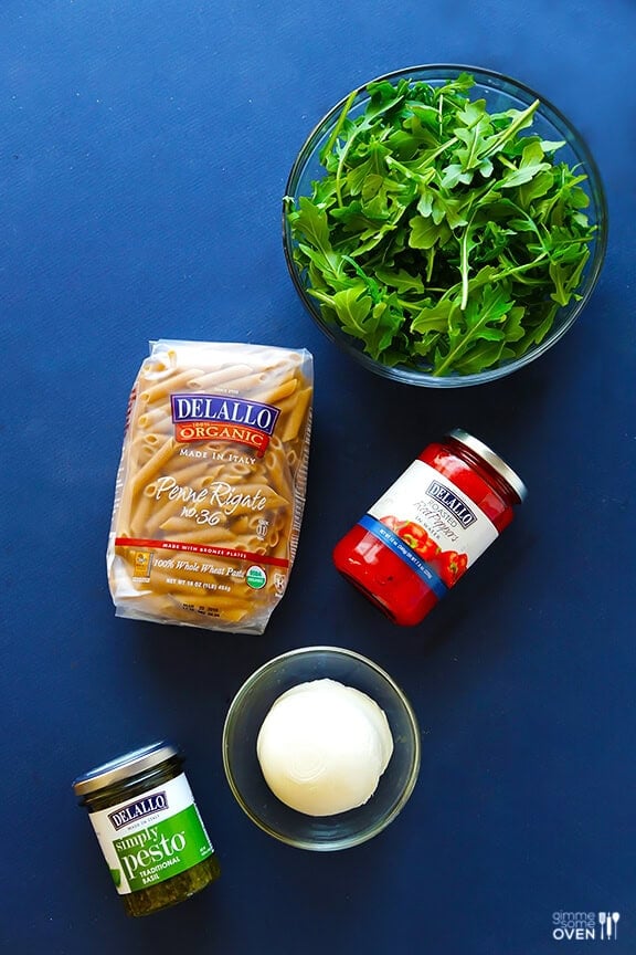 5 Ingredient Pasta Salad Recipe -- super quick and easy, super flavorful, and SUPER good! | gimmesomeoven.com 5 Ingredient Pasta Salad Recipe -- quick and easy to prepare, and full of the BEST Italian flavors. Perfect for potlucks, picnics, or just a regular weeknight dinner. | gimmesomeoven.com