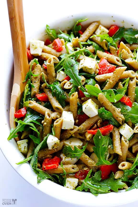 5 Ingredient Pasta Salad Recipe -- super quick and easy, super flavorful, and SUPER good! | gimmesomeoven.com 5 Ingredient Pasta Salad Recipe -- quick and easy to prepare, and full of the BEST Italian flavors. Perfect for potlucks, picnics, or just a regular weeknight dinner. | gimmesomeoven.com