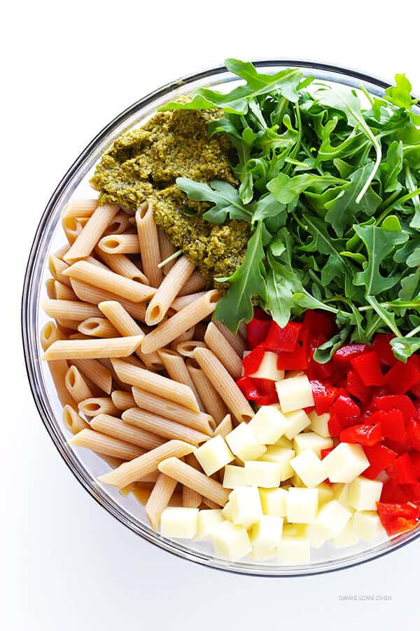 5 Ingredient Pasta Salad Recipe -- quick and easy to prepare, and full of the BEST Italian flavors. Perfect for potlucks, picnics, or just a regular weeknight dinner. | gimmesomeoven.com