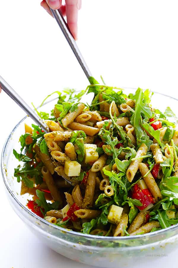 5 Ingredient Pasta Salad Recipe -- quick and easy to prepare, and full of the BEST Italian flavors. Perfect for potlucks, picnics, or just a regular weeknight dinner. | gimmesomeoven.com