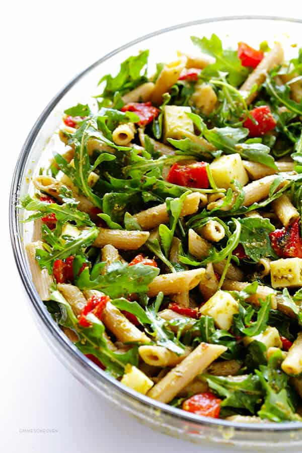 5 Ingredient Pasta Salad Recipe -- quick and easy to prepare, and full of the BEST Italian flavors. Perfect for potlucks, picnics, or just a regular weeknight dinner. | gimmesomeoven.com