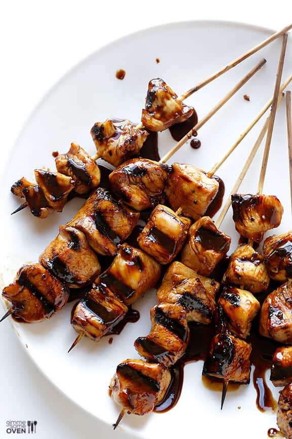Easy Balsamic Chicken Skewers -- 4 ingredients, and perfectly sweet and savory! | gimmesomeoven.com Easy Balsamic Chicken Skewers -- 4 ingredients, and perfectly sweet and savory! | gimmesomeoven.com