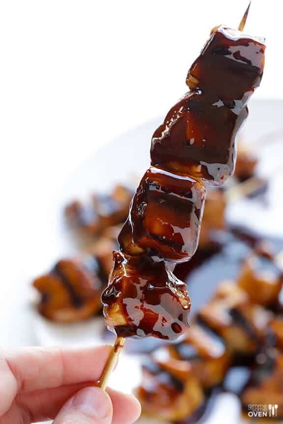 Easy Balsamic Chicken Skewers -- 4 ingredients, and perfectly sweet and savory! | gimmesomeoven.com Easy Balsamic Chicken Skewers -- 4 ingredients, and perfectly sweet and savory! | gimmesomeoven.com