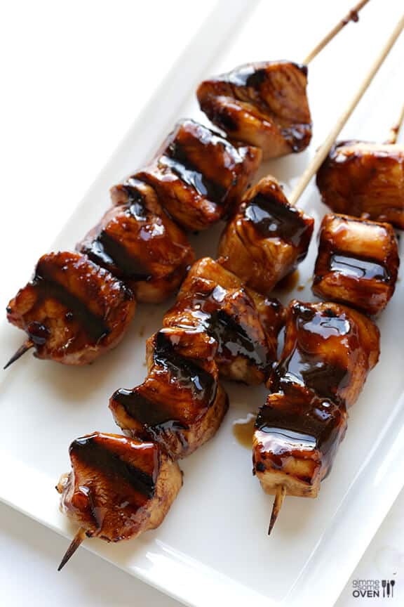 Easy Balsamic Chicken Skewers -- 4 ingredients, and perfectly sweet and savory! | gimmesomeoven.com Easy Balsamic Chicken Skewers -- 4 ingredients, and perfectly sweet and savory! | gimmesomeoven.com