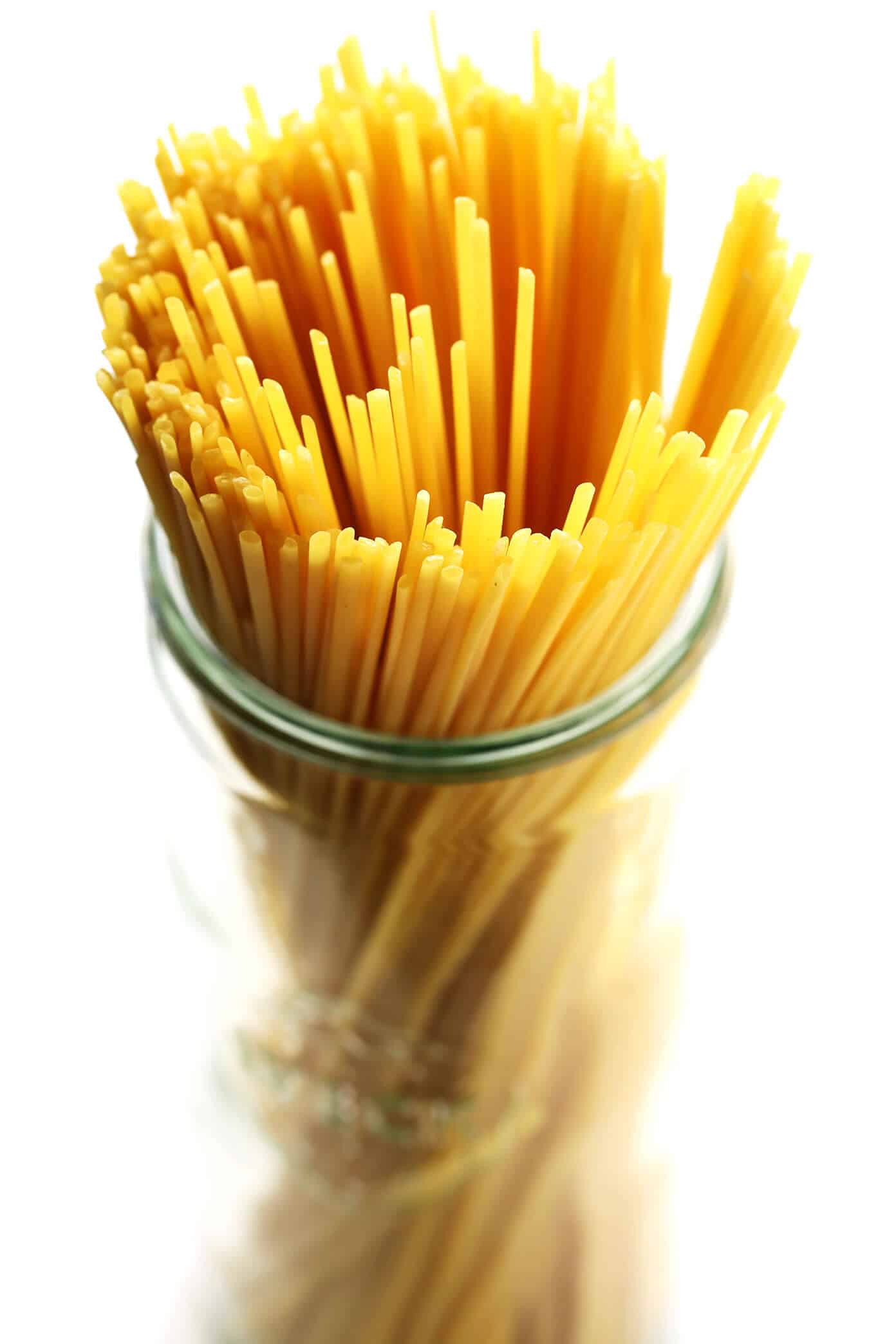 This 15-Minute Sesame Noodles recipe is super easy to make is just as delicious served warm or cold as a side dish. Feel free to add in extra veggies and/or proteins (such as chicken, beef, shrimp, tofu, etc.) to make it a main course! | gimmesomeoven.com #noodles #sesame #side #sauce #chinese #dinner #pasta Linguine for Sesame Noodles