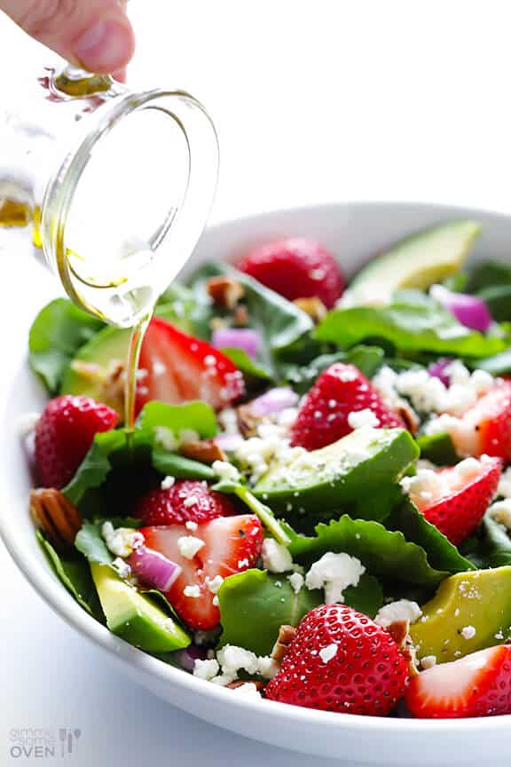 Strawberry Kale Salad | gimmesomeoven.com #vegetarian #glutenfree Strawberry Kale Salad | gimmesomeoven.com #vegetarian #glutenfree