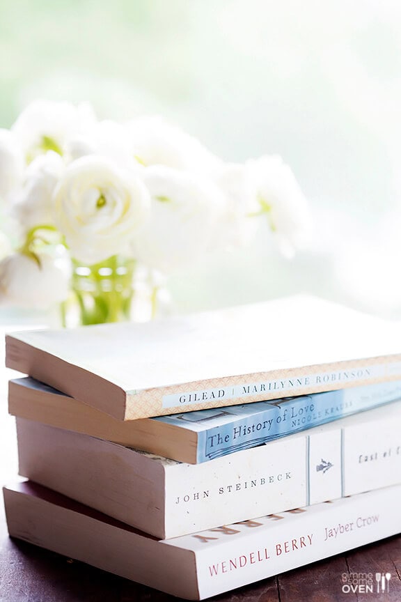 How To Start A Book Club -- 5 tips for creating a book club that's awesome (and that will last). | gimmesomeoven.com/life How To Start A Book Club -- 5 tips for creating a book club that's awesome (and that will last). | gimmesomeoven.com/life