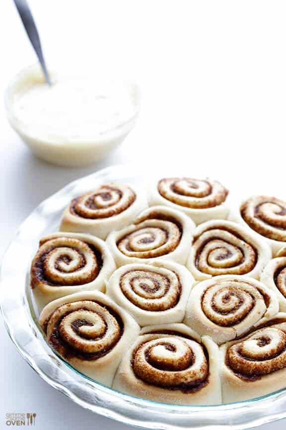 Brown Butter Cinnamon Rolls -- unbelieavbly delicious, and ready to go in a little over an hour! | gimmesomeoven.com Brown Butter Cinnamon Rolls -- unbelieavbly delicious, and ready to go in a little over an hour! | gimmesomeoven.com
