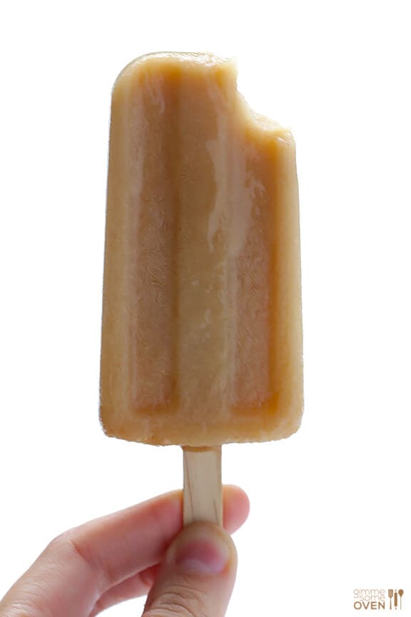 Easy Chai Popsicles -- all you need are 2 ingredients for these delicious treats! | gimmesomeoven.com Easy Chai Popsicles -- all you need are 2 ingredients for these delicious treats! | gimmesomeoven.com