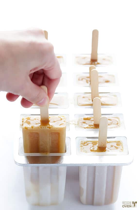 Easy Chai Popsicles -- all you need are 2 ingredients for these delicious treats! | gimmesomeoven.com Easy Chai Popsicles -- all you need are 2 ingredients for these delicious treats! | gimmesomeoven.com