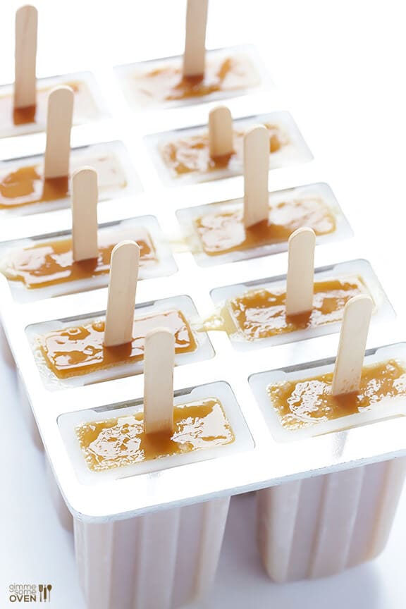 Easy Chai Popsicles -- all you need are 2 ingredients for these delicious treats! | gimmesomeoven.com Easy Chai Popsicles -- all you need are 2 ingredients for these delicious treats! | gimmesomeoven.com
