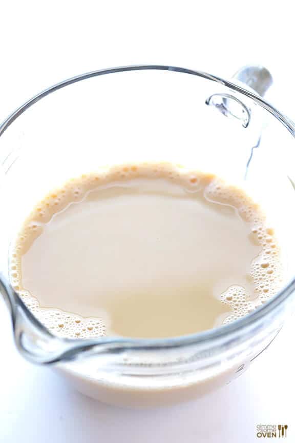 Easy Chai Popsicles -- all you need are 2 ingredients for these delicious treats! | gimmesomeoven.com Easy Chai Popsicles -- all you need are 2 ingredients for these delicious treats! | gimmesomeoven.com