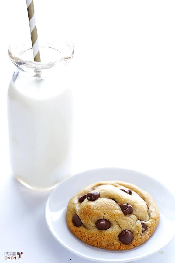 Coconut Oil Chocolate Chip Cookies -- soft, chewy, easy to make, and SO delicious | gimmesomeoven.com #dessert #cookies Coconut Oil Chocolate Chip Cookies -- soft, chewy, easy to make, and SO delicious | gimmesomeoven.com #dessert #cookies