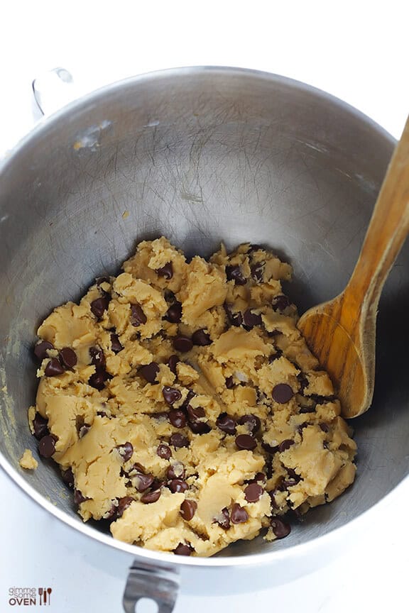 Coconut Oil Chocolate Chip Cookies -- soft, chewy, easy to make, and SO delicious | gimmesomeoven.com #dessert #cookies Coconut Oil Chocolate Chip Cookies -- soft, chewy, easy to make, and SO delicious | gimmesomeoven.com #dessert #cookies