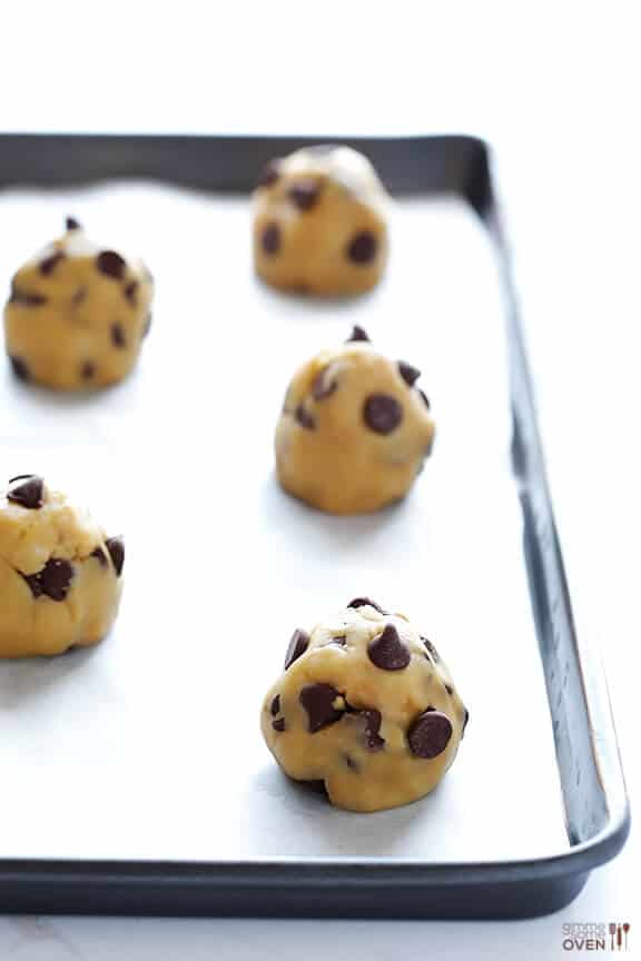 Coconut Oil Chocolate Chip Cookies -- soft, chewy, easy to make, and SO delicious | gimmesomeoven.com #dessert #cookies Coconut Oil Chocolate Chip Cookies -- soft, chewy, easy to make, and SO delicious | gimmesomeoven.com #dessert #cookies