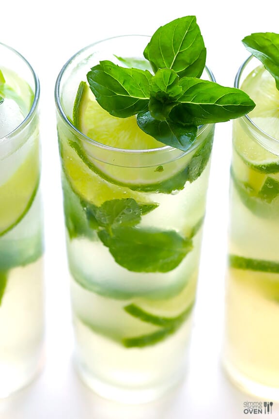 Ginger Beer Mojito -- All you need are 4 ingredients and 1 minute to make this fresh and tasty drink! | gimmesomeoven.com #cocktail #mocktail #recipe Ginger Beer Mojito -- All you need are 4 ingredients and 1 minute to make this fresh and tasty drink! | gimmesomeoven.com #cocktail #mocktail #recipe
