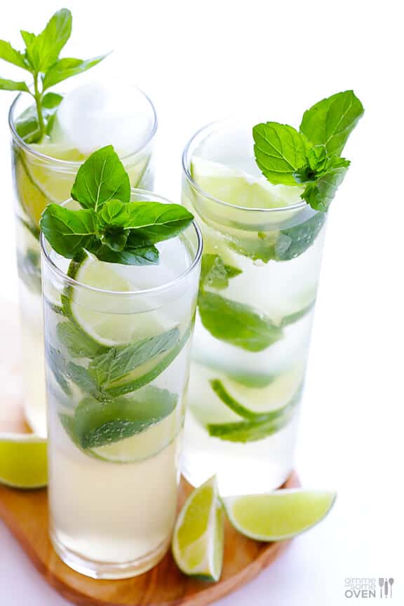 Ginger Beer Mojito -- All you need are 4 ingredients and 1 minute to make this fresh and tasty drink! | gimmesomeoven.com #cocktail #mocktail #recipe Ginger Beer Mojito -- All you need are 4 ingredients and 1 minute to make this fresh and tasty drink! | gimmesomeoven.com #cocktail #mocktail #recipe