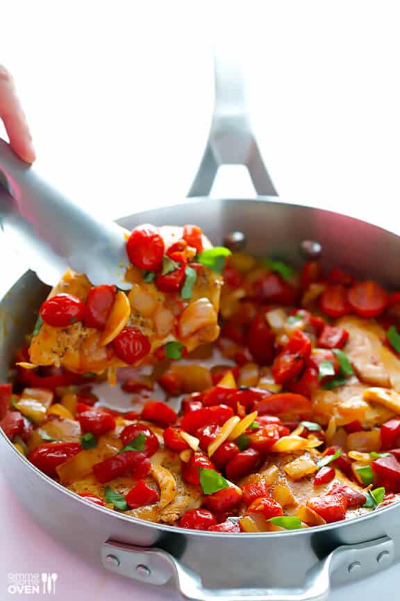 Easy Italian Chicken Skillet Recipe -- fresh, flavorful and ready to go in less than 30 minutes! gimmesomeoven.com #italian #chicken Easy Italian Chicken Skillet Recipe -- fresh, flavorful and ready to go in less than 30 minutes! gimmesomeoven.com #italian #chicken