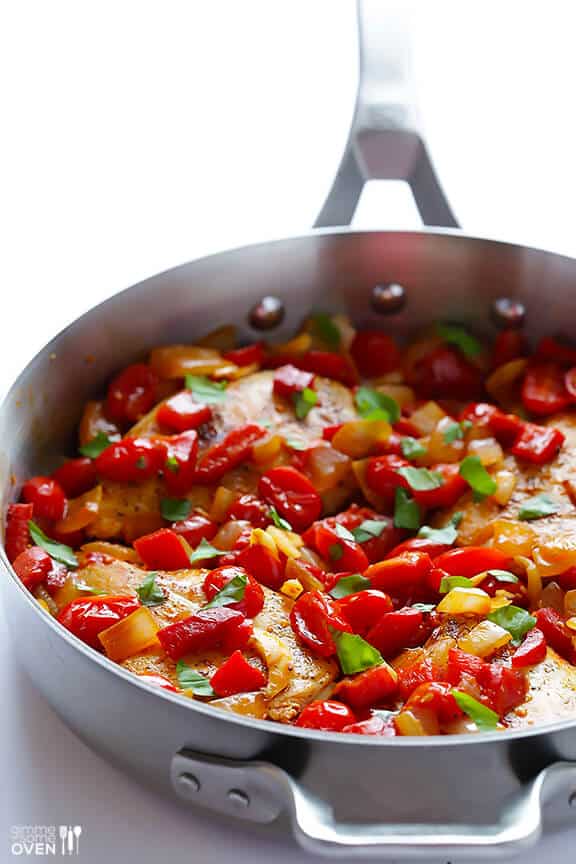 Easy Italian Chicken Skillet Recipe -- fresh, flavorful and ready to go in less than 30 minutes! gimmesomeoven.com #italian #chicken Easy Italian Chicken Skillet Recipe -- fresh, flavorful and ready to go in less than 30 minutes! gimmesomeoven.com #italian #chicken
