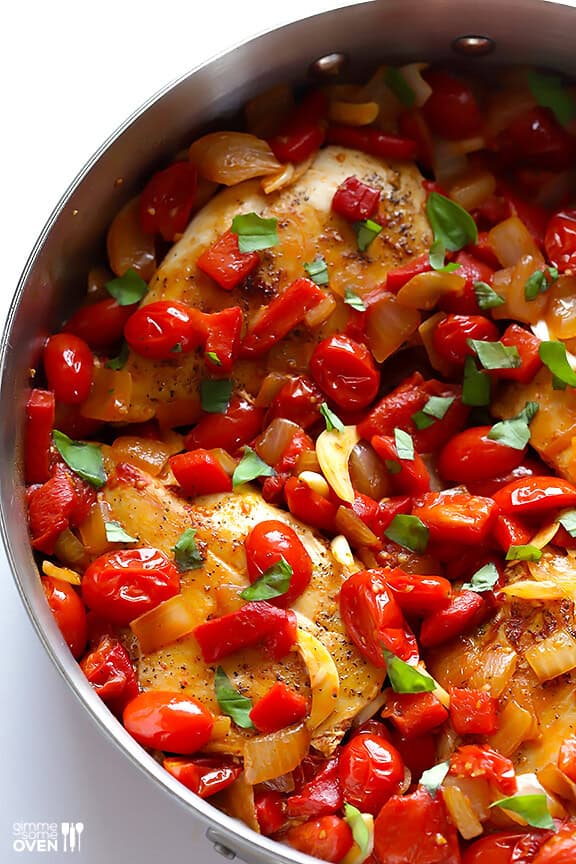 Easy Italian Chicken Skillet Recipe -- fresh, flavorful and ready to go in less than 30 minutes! gimmesomeoven.com #italian #chicken Easy Italian Chicken Skillet Recipe -- fresh, flavorful and ready to go in less than 30 minutes! gimmesomeoven.com #italian #chicken