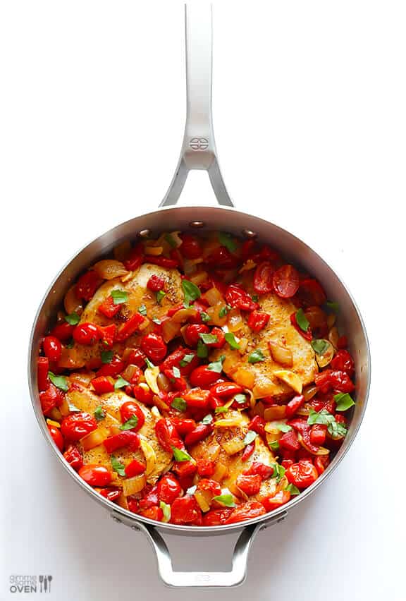 Easy Italian Chicken Skillet Recipe -- fresh, flavorful and ready to go in less than 30 minutes! gimmesomeoven.com #italian #chicken Easy Italian Chicken Skillet Recipe -- fresh, flavorful and ready to go in less than 30 minutes! gimmesomeoven.com #italian #chicken