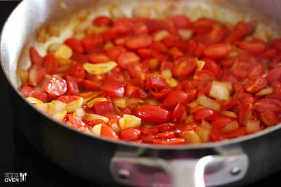 Easy Italian Chicken Skillet Recipe -- fresh, flavorful and ready to go in less than 30 minutes! gimmesomeoven.com #italian #chicken Easy Italian Chicken Skillet Recipe -- fresh, flavorful and ready to go in less than 30 minutes! gimmesomeoven.com #italian #chicken