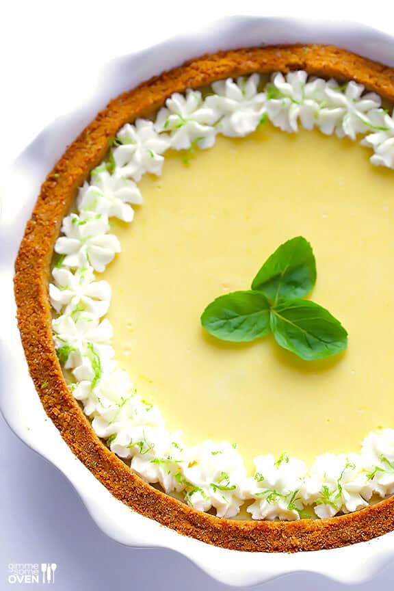 Mojito Pie -- a delicious twist on key lime pie inspired by a classic mojito drink! gimmesomeoven.com #mojito #pie #dessert Mojito Pie -- a delicious twist on key lime pie inspired by a classic mojito drink! gimmesomeoven.com #mojito #pie #dessert