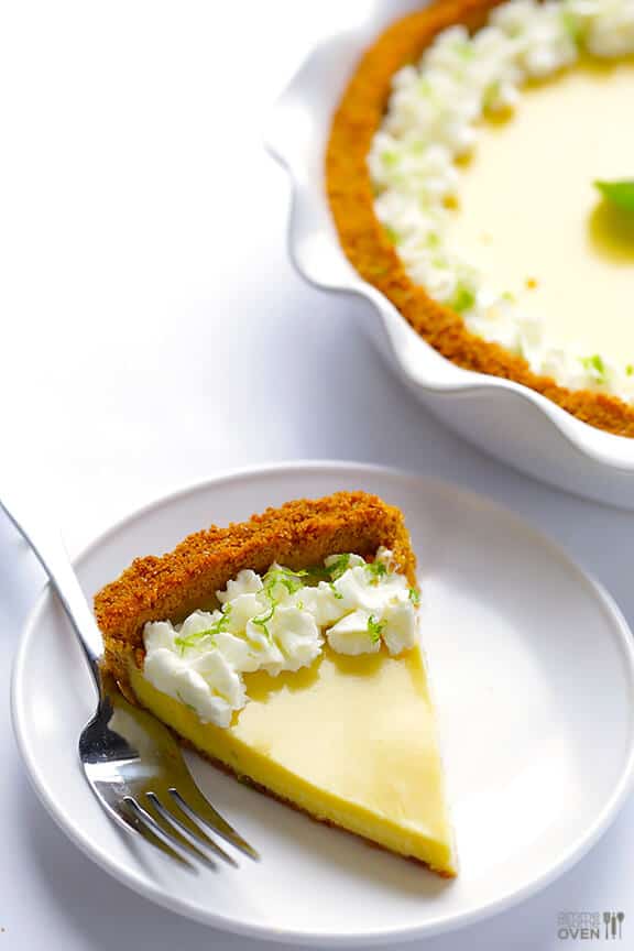 Mojito Pie -- a delicious twist on key lime pie inspired by a classic mojito drink! gimmesomeoven.com #mojito #pie #dessert Mojito Pie -- a delicious twist on key lime pie inspired by a classic mojito drink! gimmesomeoven.com #mojito #pie #dessert