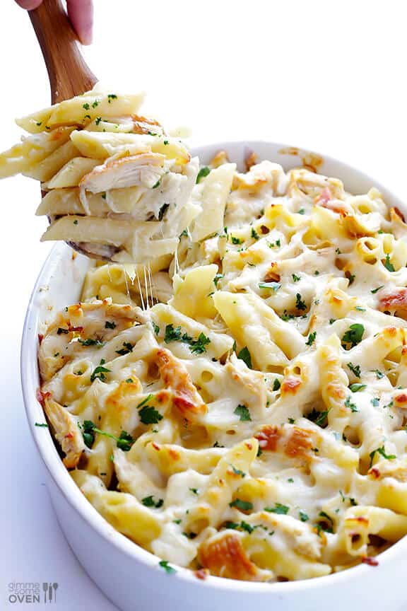 Chicken Alfredo Baked Ziti | gimmesomeoven.com #italian #recipe Chicken Alfredo Baked Ziti | gimmesomeoven.com #italian #recipe