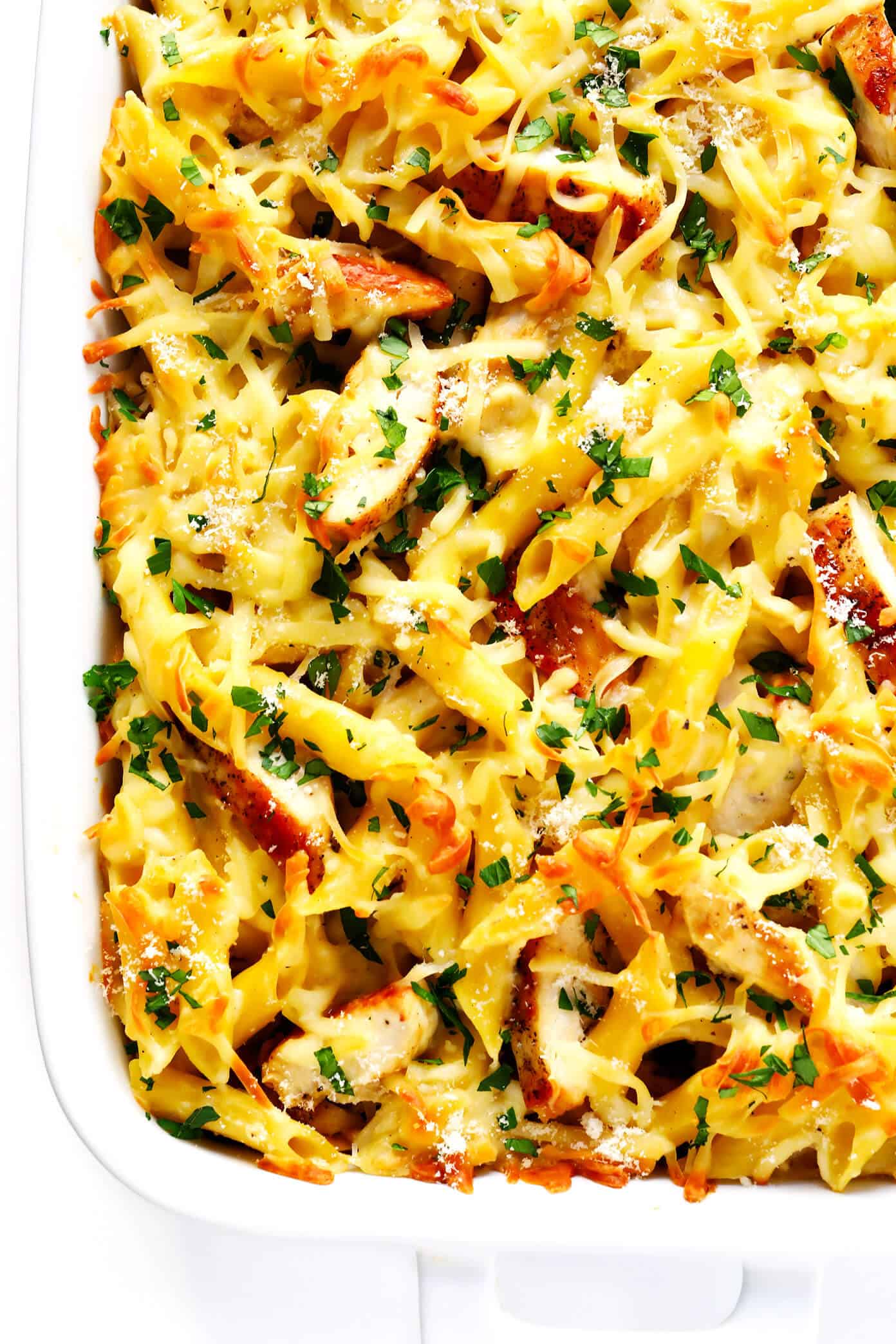 LOVE this Chicken Alfredo Baked Ziti recipe! It's made with a lightened-up creamy alfredo sauce, mozzarella and Parmesan cheese, your choice of pasta, plus any extra veggies you'd like to add. An easy Italian dinner recipe that everyone will love! | Gimme Some Oven #bakedziti #chicken #alfredo #italian #dinner #pasta #recipe Chicken Alfredo Baked Ziti Casserole Recipe