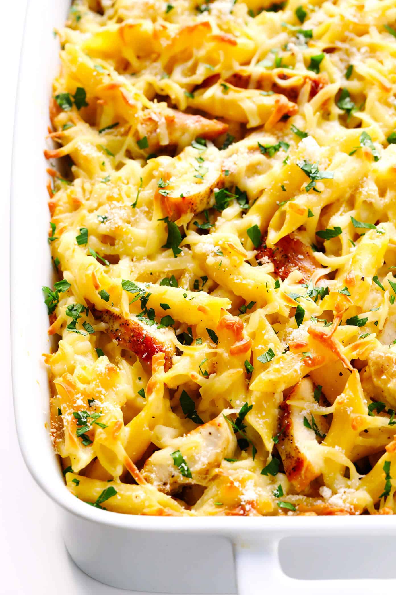 LOVE this Chicken Alfredo Baked Ziti recipe! It's made with a lightened-up creamy alfredo sauce, mozzarella and Parmesan cheese, your choice of pasta, plus any extra veggies you'd like to add. An easy Italian dinner recipe that everyone will love! | Gimme Some Oven #bakedziti #chicken #alfredo #italian #dinner #pasta #recipe Chicken Alfredo Baked Ziti Casserole Recipe