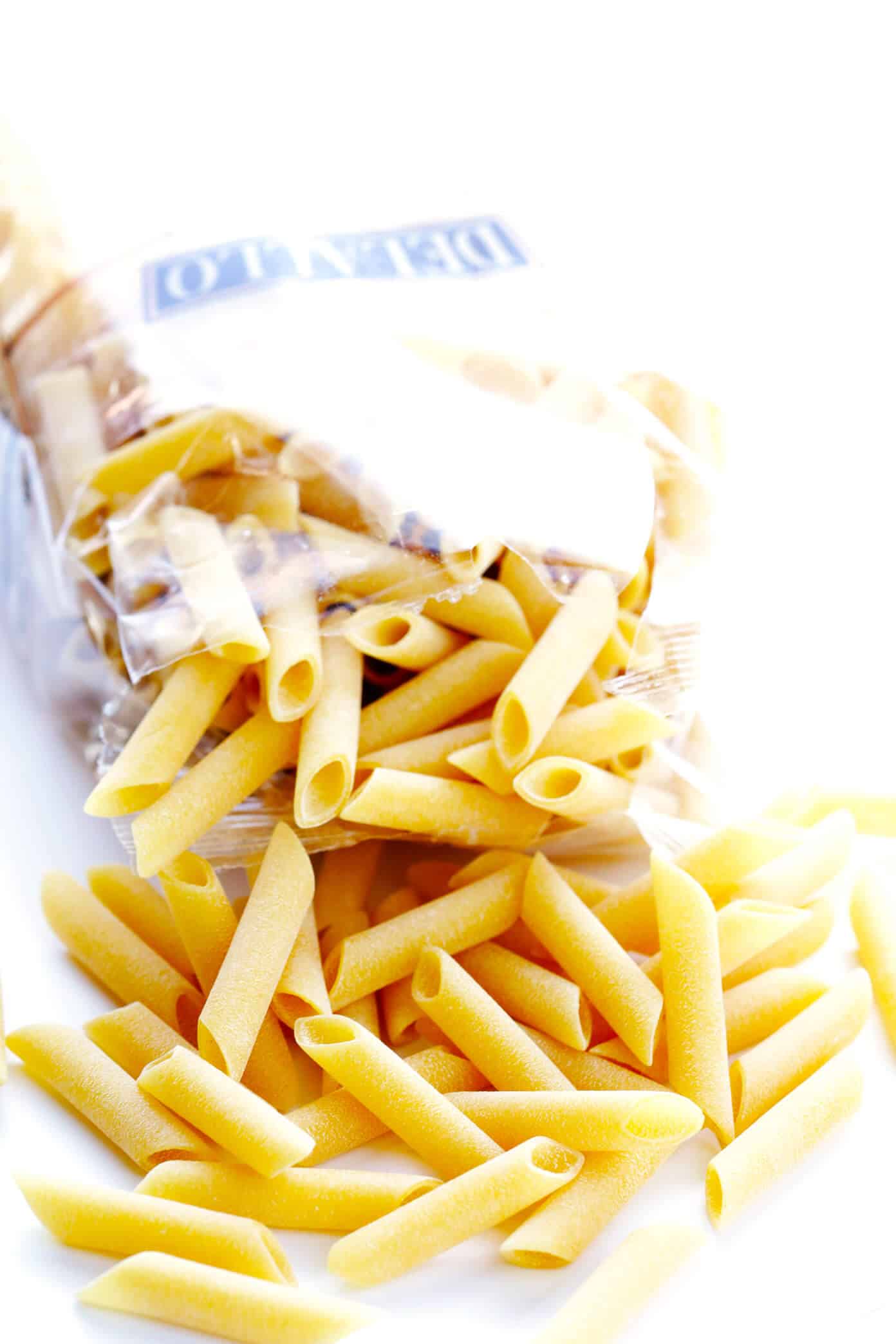 LOVE this Chicken Alfredo Baked Ziti recipe! It's made with a lightened-up creamy alfredo sauce, mozzarella and Parmesan cheese, your choice of pasta, plus any extra veggies you'd like to add. An easy Italian dinner recipe that everyone will love! | Gimme Some Oven #bakedziti #chicken #alfredo #italian #dinner #pasta #recipe DeLallo Penne Pasta | Chicken Alfredo Baked Ziti