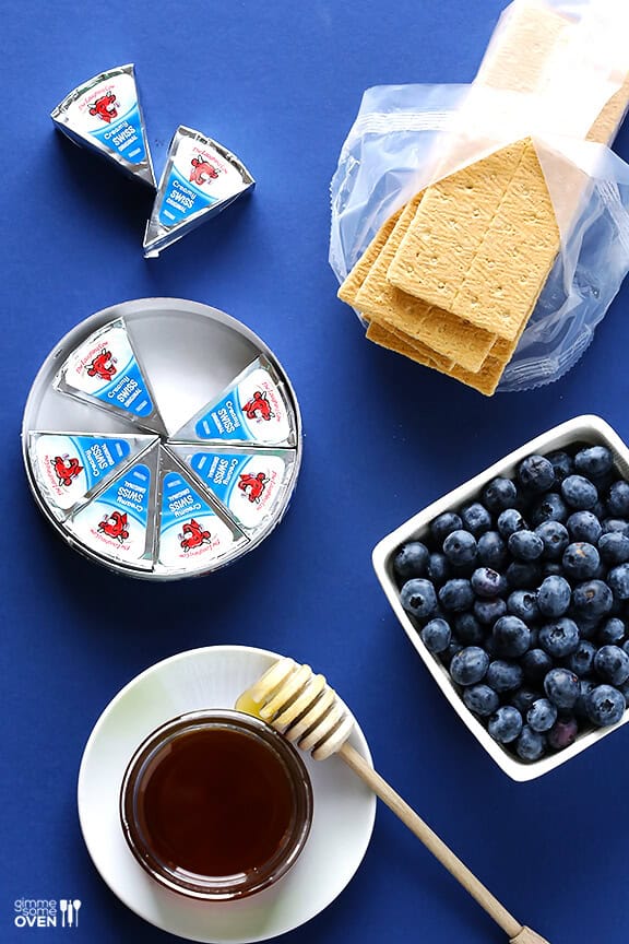 Easy Blueberry "Cheesecake" Bites -- all you need are 4 ingredients to make this quick and easy dessert/snack | gimmesomeoven.com Easy Blueberry "Cheesecake" Bites -- all you need are 4 ingredients to make this quick and easy dessert/snack | gimmesomeoven.com