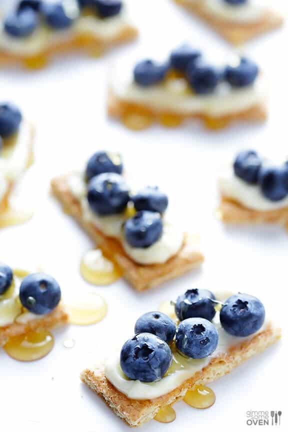Easy Blueberry "Cheesecake" Bites -- all you need are 4 ingredients to make this quick and easy dessert/snack | gimmesomeoven.com Easy Blueberry "Cheesecake" Bites -- all you need are 4 ingredients to make this quick and easy dessert/snack | gimmesomeoven.com