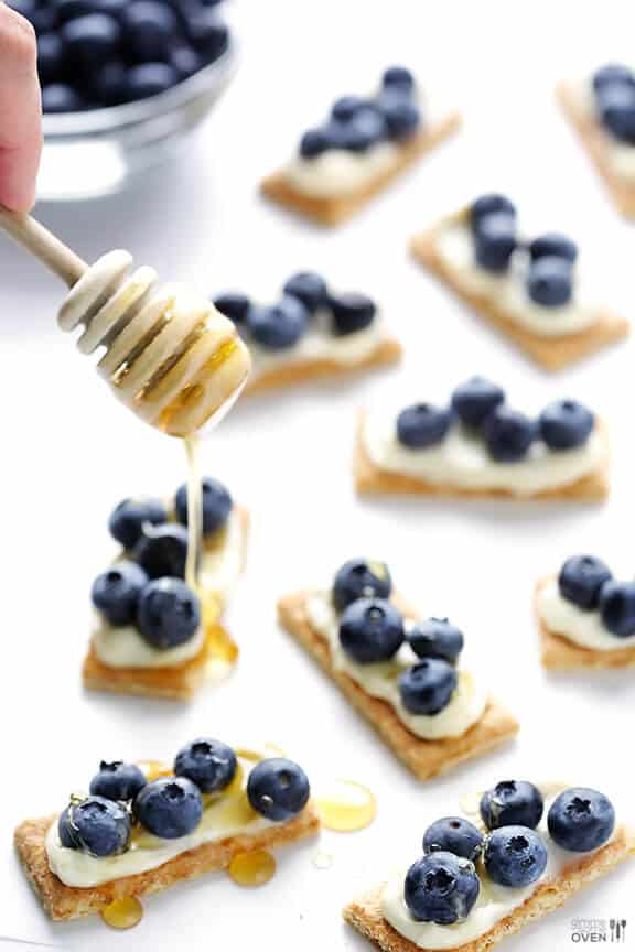 Easy Blueberry "Cheesecake" Bites -- all you need are 4 ingredients to make this quick and easy dessert/snack | gimmesomeoven.com Easy Blueberry "Cheesecake" Bites -- all you need are 4 ingredients to make this quick and easy dessert/snack | gimmesomeoven.com