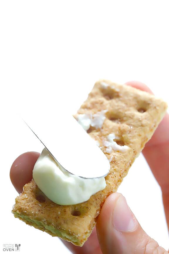 Easy Blueberry "Cheesecake" Bites -- all you need are 4 ingredients to make this quick and easy dessert/snack | gimmesomeoven.com Easy Blueberry "Cheesecake" Bites -- all you need are 4 ingredients to make this quick and easy dessert/snack | gimmesomeoven.com