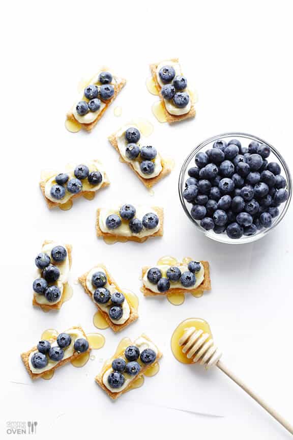 Easy Blueberry "Cheesecake" Bites -- all you need are 4 ingredients to make this quick and easy dessert/snack | gimmesomeoven.com Easy Blueberry "Cheesecake" Bites -- all you need are 4 ingredients to make this quick and easy dessert/snack | gimmesomeoven.com