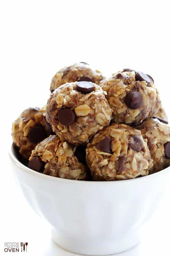 Cashew Dark Chocolate Energy Bites | gimmesomeoven.com #glutenfree #vegan Cashew Dark Chocolate Energy Bites | gimmesomeoven.com #glutenfree #vegan