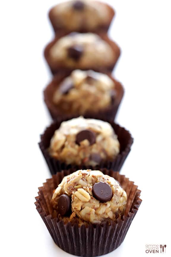 Cashew Dark Chocolate Energy Bites | gimmesomeoven.com #glutenfree #vegan Cashew Dark Chocolate Energy Bites | gimmesomeoven.com #glutenfree #vegan