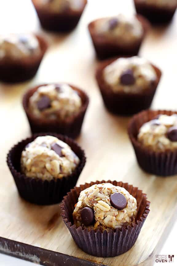 Cashew Dark Chocolate Energy Bites | gimmesomeoven.com #glutenfree #vegan Cashew Dark Chocolate Energy Bites | gimmesomeoven.com #glutenfree #vegan