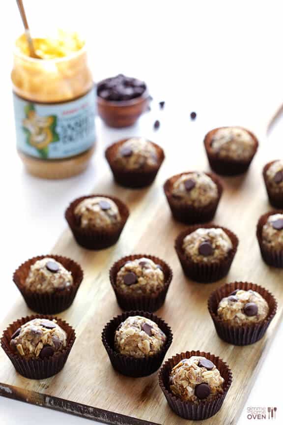 Cashew Dark Chocolate Energy Bites | gimmesomeoven.com #glutenfree #vegan Cashew Dark Chocolate Energy Bites | gimmesomeoven.com #glutenfree #vegan
