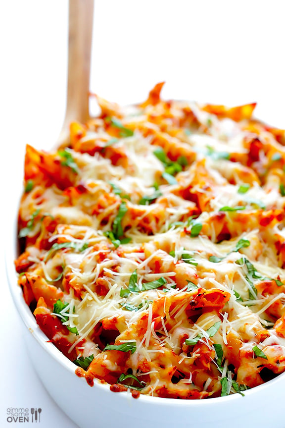 Chicken Parmesan Baked Ziti -- all you need are 6 simple ingredients for this comforting and delicious dish! | gimmesomeoven.com Chicken Parmesan Baked Ziti -- all you need are 6 simple ingredients for this comforting and delicious dish! | gimmesomeoven.com