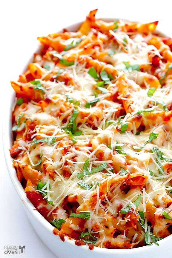 Chicken Parmesan Baked Ziti -- all you need are 6 simple ingredients for this comforting and delicious dish! | gimmesomeoven.com Chicken Parmesan Baked Ziti -- all you need are 6 simple ingredients for this comforting and delicious dish! | gimmesomeoven.com