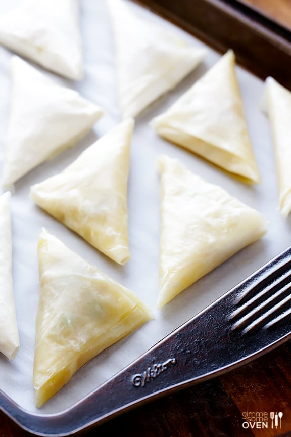 How To Make Baked Samosas (2 Ways!) | gimmesomeoven.com How To Make Baked Samosas (2 Ways!) | gimmesomeoven.com