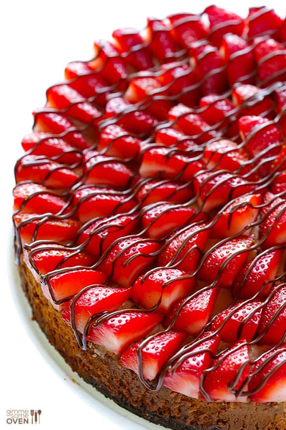Strawberry Nutella Cheesecake | gimmesomeoven.com #dessert #chocolate Strawberry Nutella Cheesecake | gimmesomeoven.com #dessert #chocolate