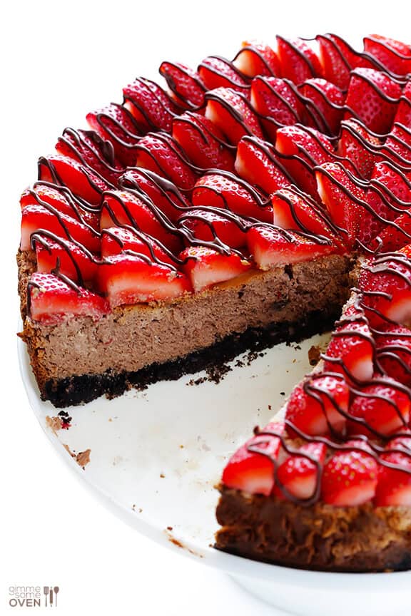 Strawberry Nutella Cheesecake | gimmesomeoven.com #dessert #chocolate Strawberry Nutella Cheesecake | gimmesomeoven.com #dessert #chocolate
