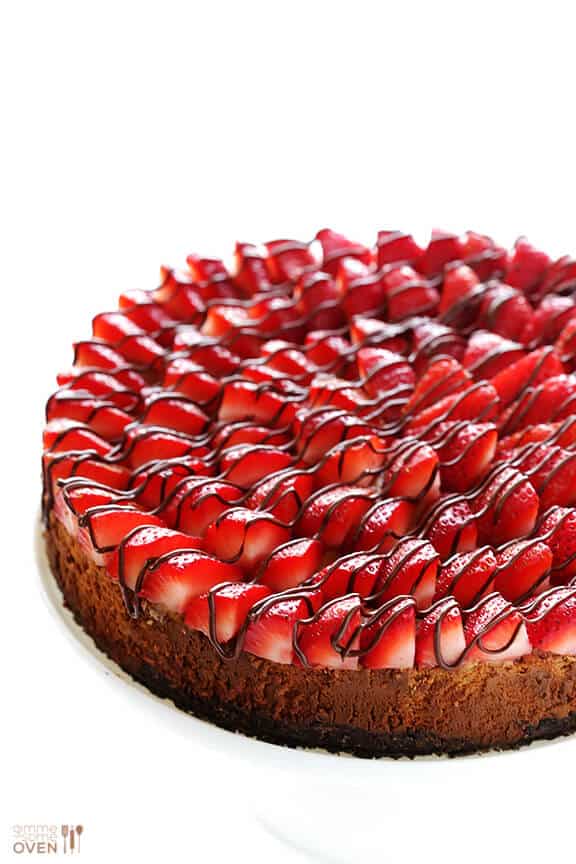 Strawberry Nutella Cheesecake | gimmesomeoven.com #dessert #chocolate Strawberry Nutella Cheesecake | gimmesomeoven.com #dessert #chocolate