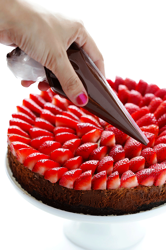 Strawberry Nutella Cheesecake | gimmesomeoven.com #dessert #chocolate Strawberry Nutella Cheesecake | gimmesomeoven.com #dessert #chocolate