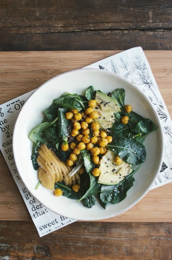 A Warm Salad of Tumeric-Chili Roasted Chickpeas + Pear | dollyandoatmeal.com A Warm Salad of Tumeric-Chili Roasted Chickpeas + Pear | dollyandoatmeal.com